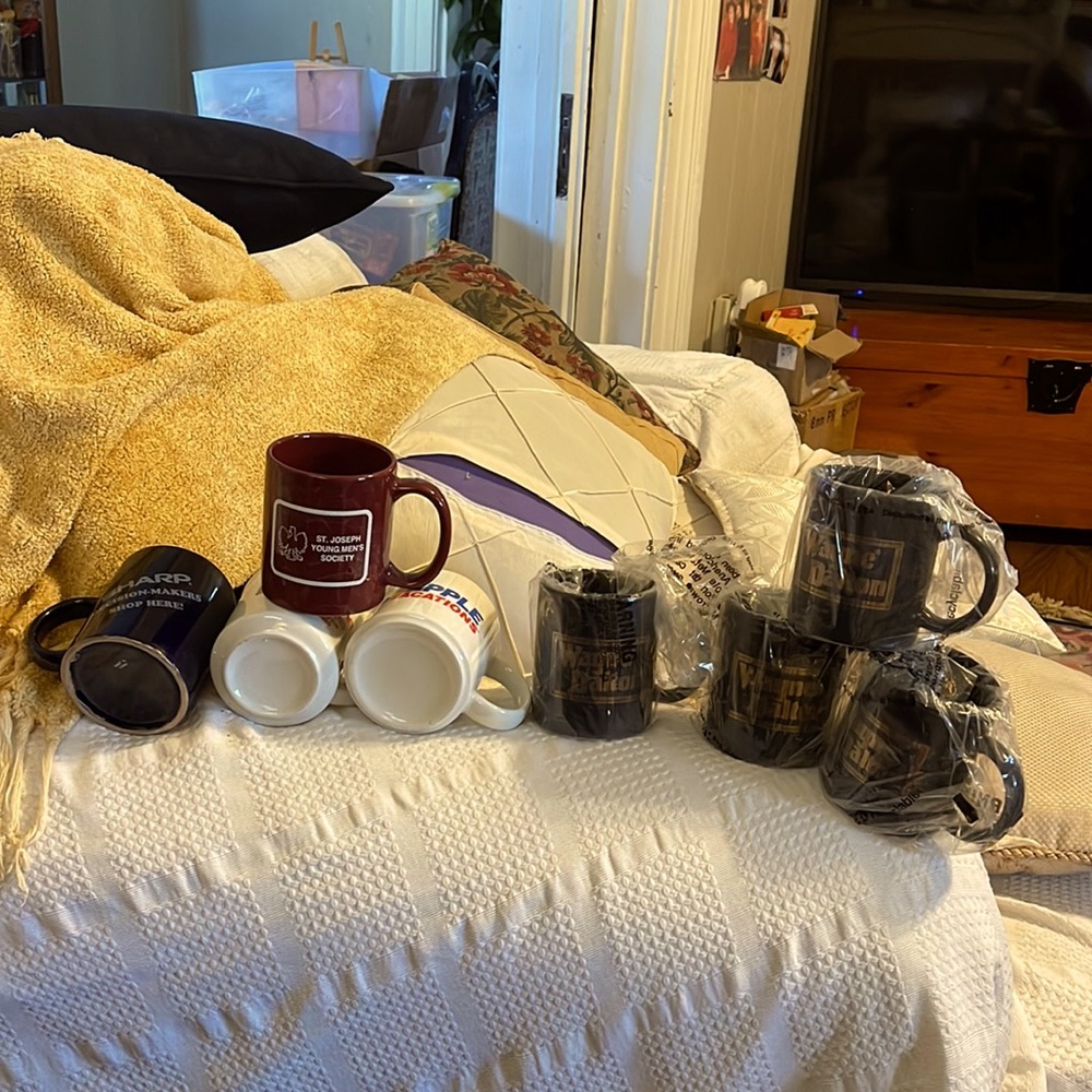 🌼8 MUGS MISCELLANEOUS ADVERTISING MUGS-4 of SAME 4-Miscellaneous NEW